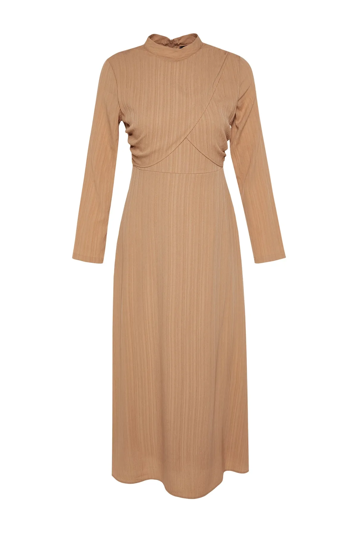 Trendyol Modest  Beiges Kleid aus Viskosegewebe mit Zweireiherkragen und Futter aus Mischgewebe TCTSS23EB00375