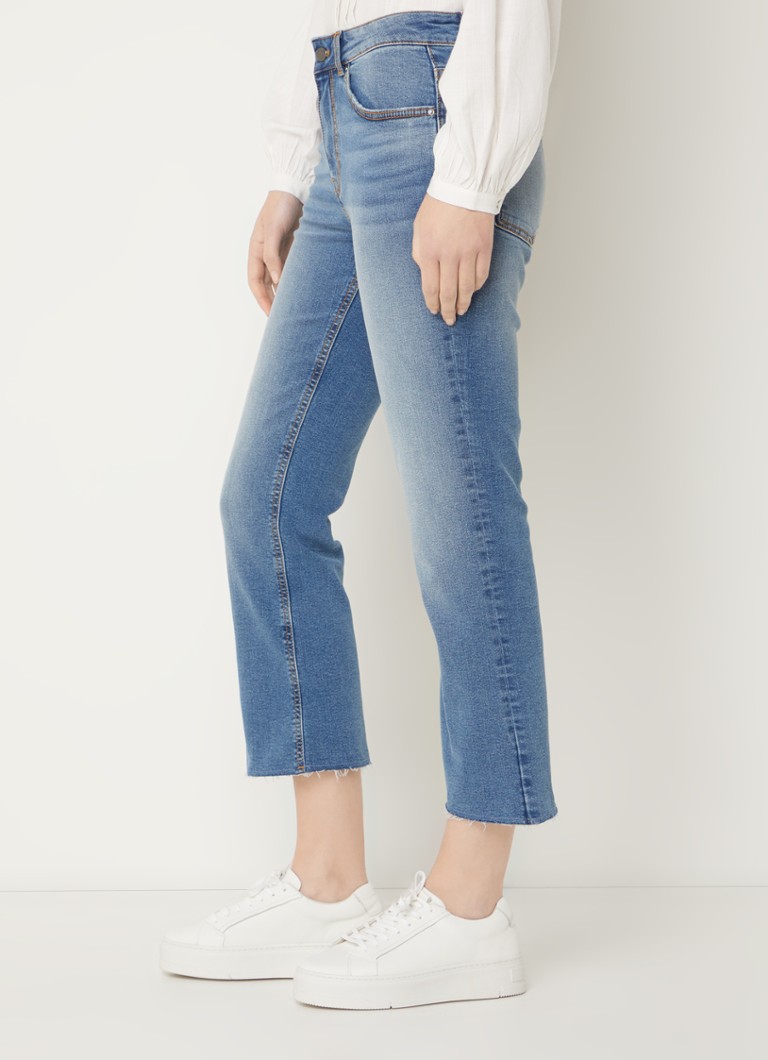 Jeans Benetton a vita media e taglio svasato, lavaggio scuro.