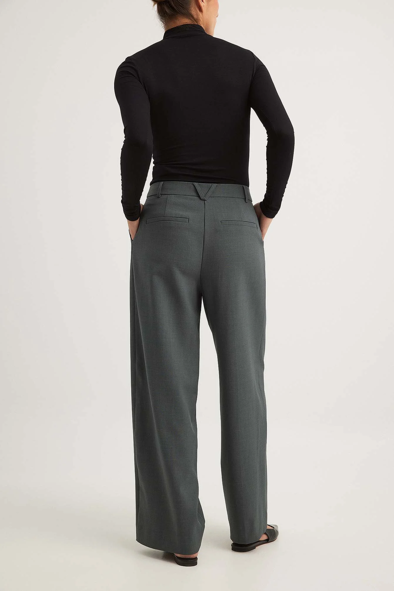 Anzughose mit mittlerer Taille und Fronttaschen