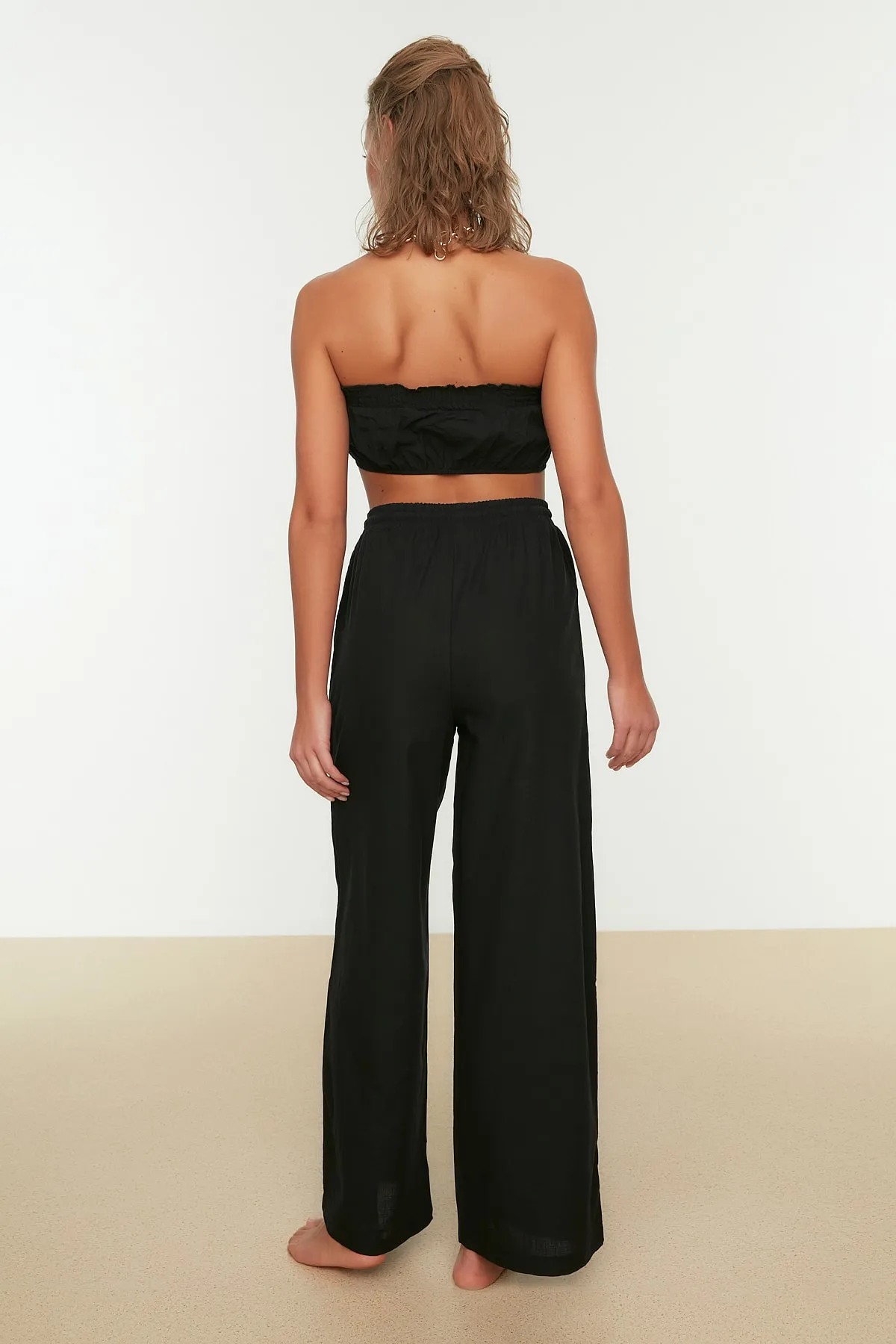 Trendyol Collection  Schwarzes gewebtes Blusen-Hosen-Set aus 100 % Baumwolle TBESS21AU0444