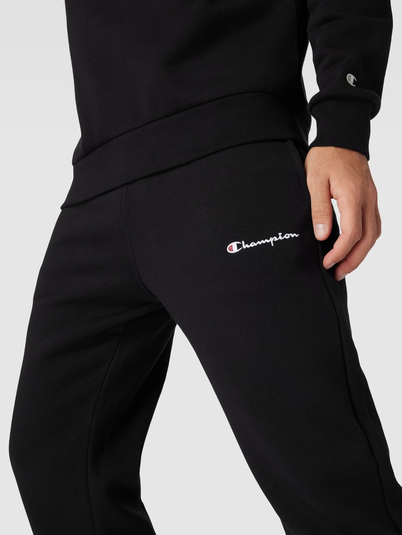 Sweatpants mit Logo-Stitching in schwarz