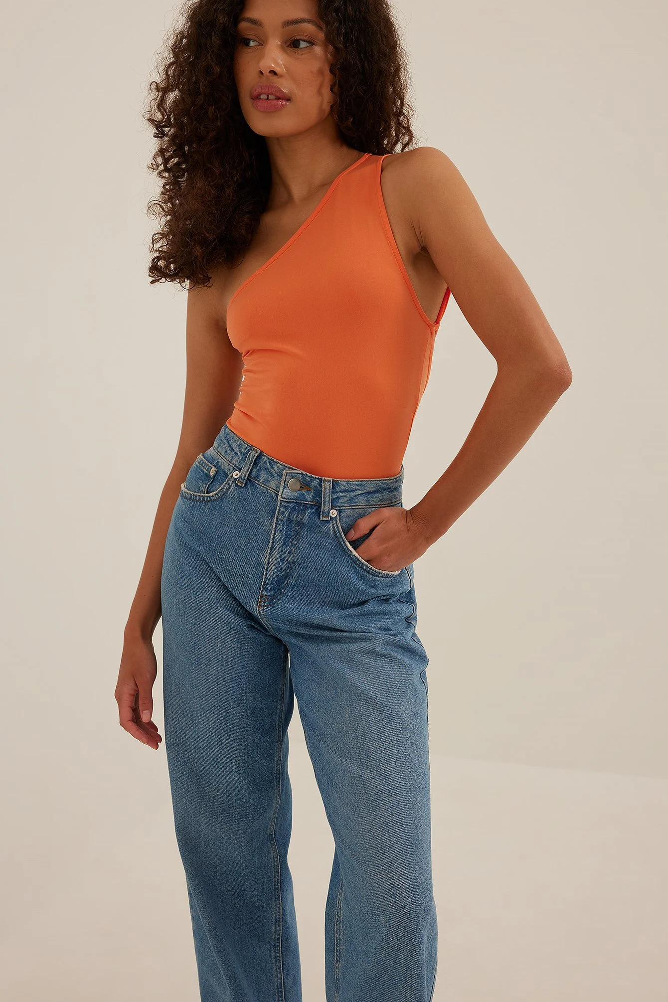 One shoulder Body mit Rückenriemen