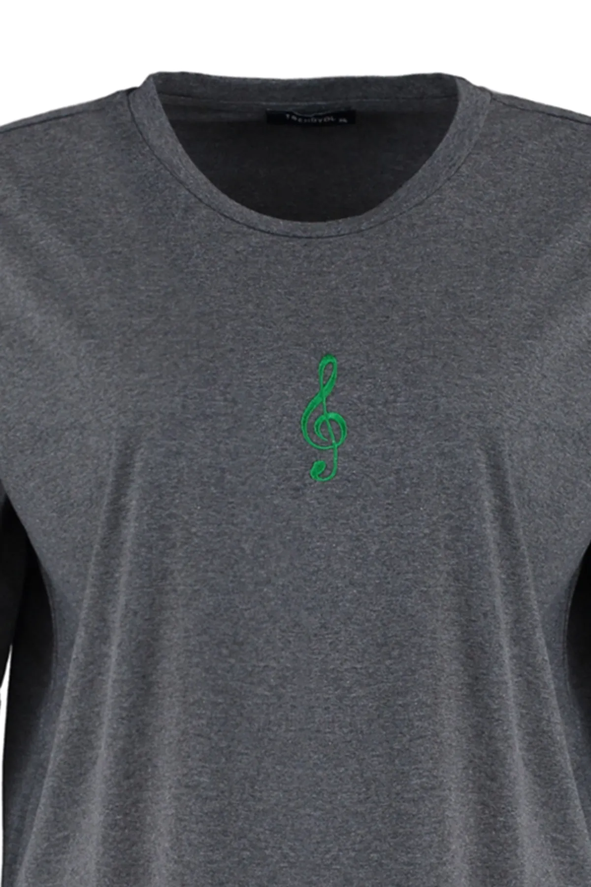 Trendyol Curve  Anthrazitfarbenes, gestricktes, besticktes T-Shirt mit weiter Passform TBBSS22BF00002