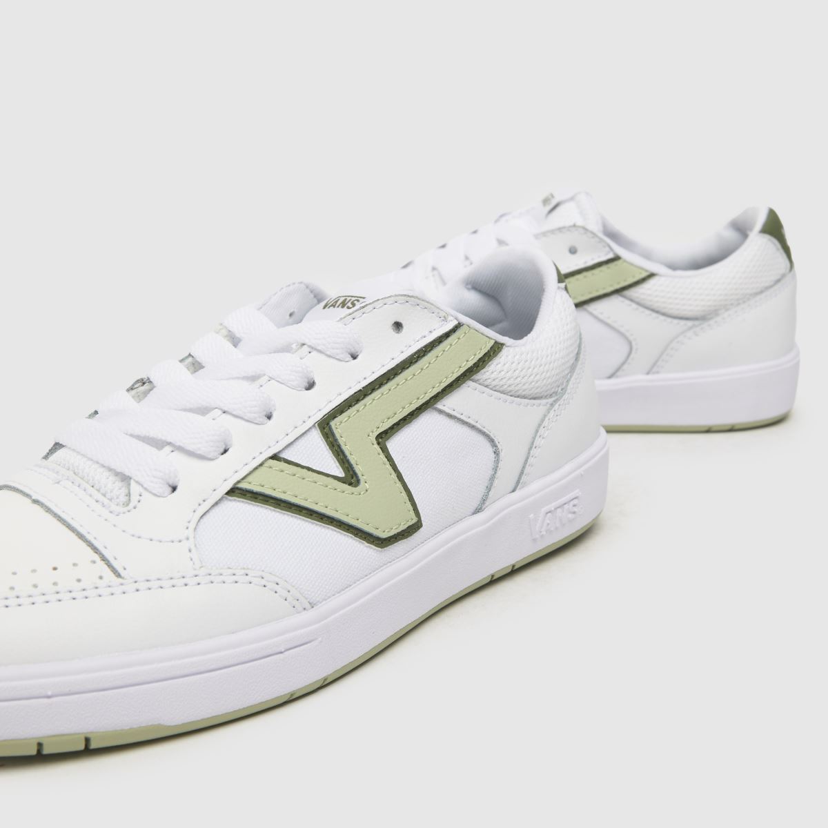 Vans – Lowland – Comfycush-sneakers i vitt och grönt
