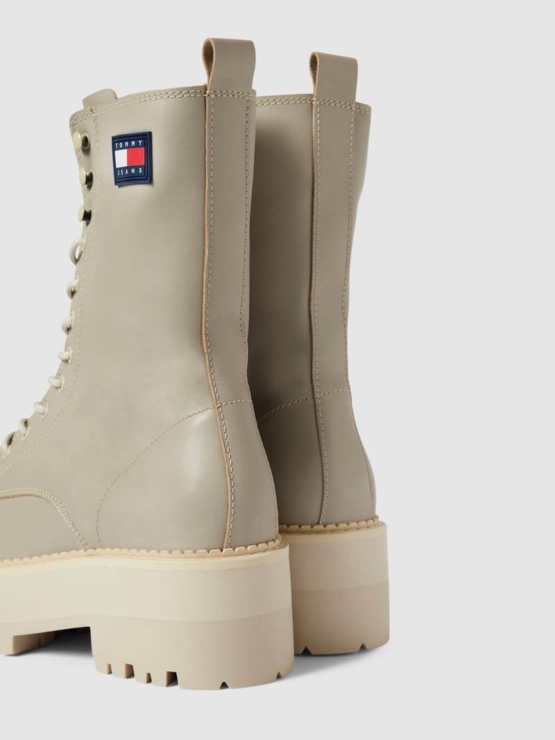 Schnürboots aus Leder mit Plateausohle in beige