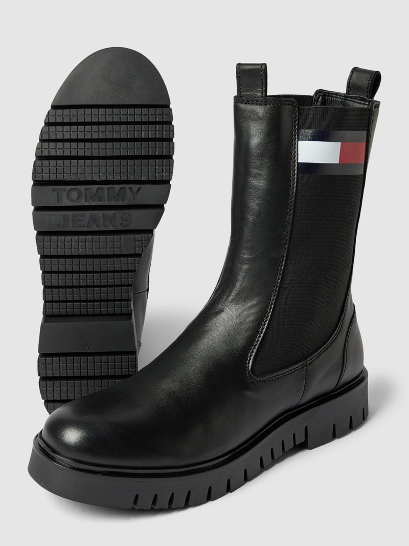 Chelsea Boots mit Label-Detail in schwarz
