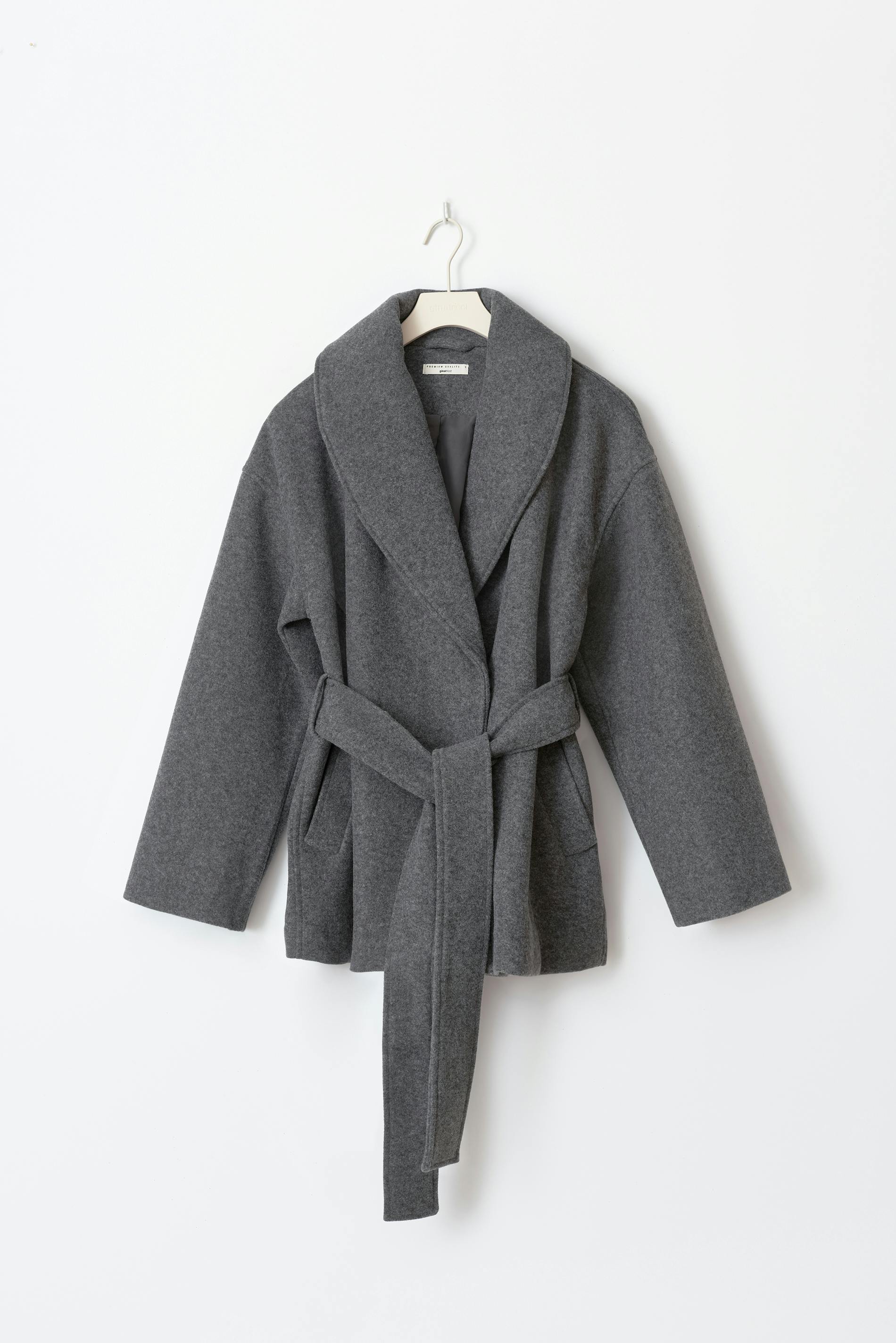 Shawl collar short coat