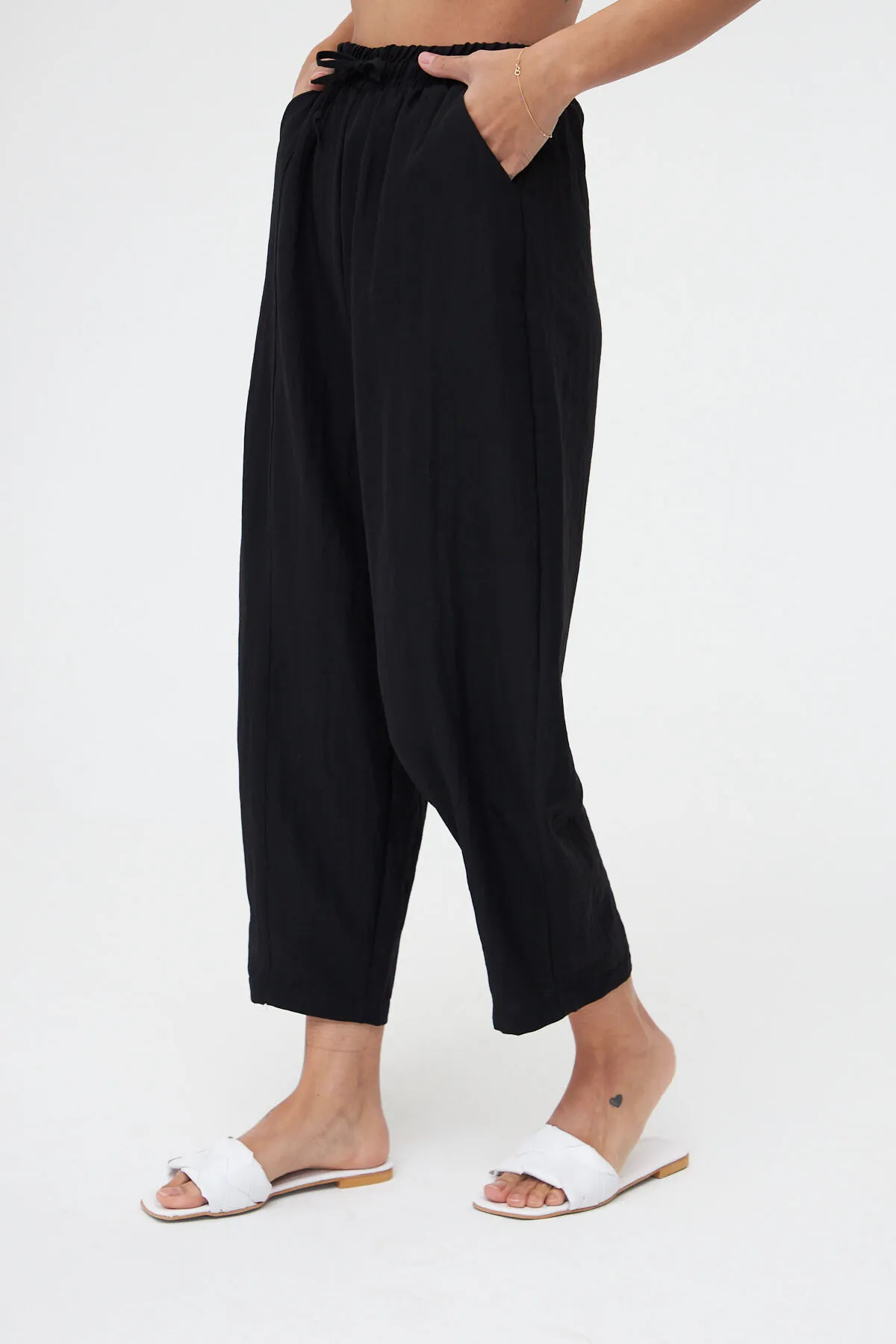 Laluvia  Schwarze Ayrobin Shalwar-Hose mit Taschen
