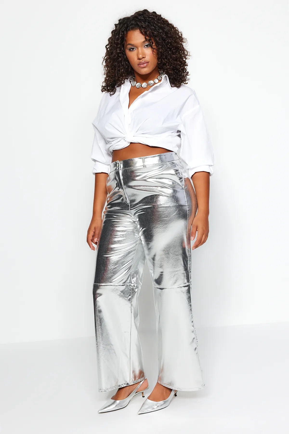 Trendyol Curve  Graue, metallisch gewebte Hose mit weitem Schnitt TBBAW24AR00026