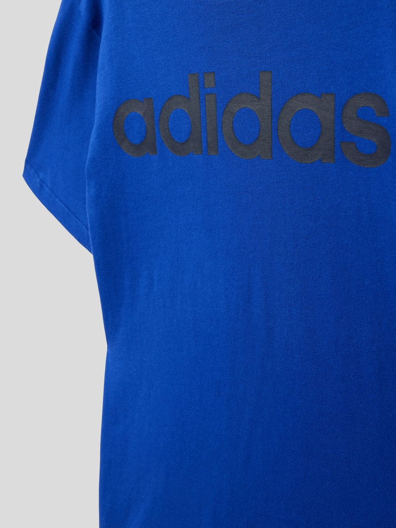 T-Shirt mit Label-Print in royalblau