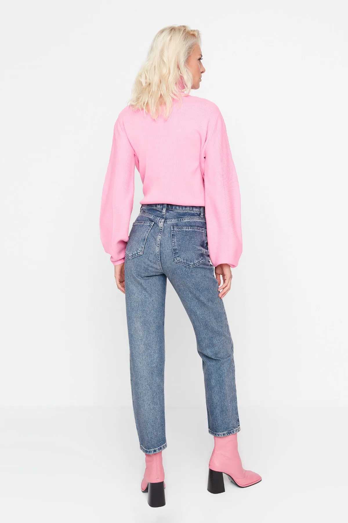 Trendyol Collection  Blaue gerade Jeans mit hoher Taille TWOSS20JE0166