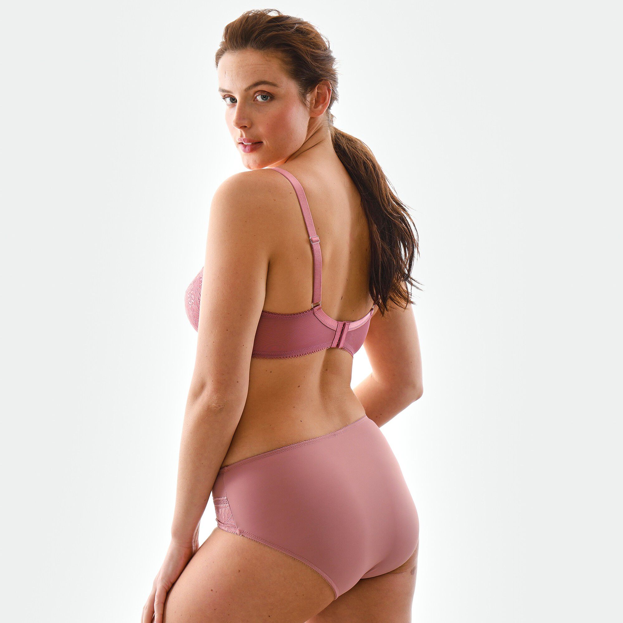 Soutien-gorge minimiseur en tulle et dentelle Camana