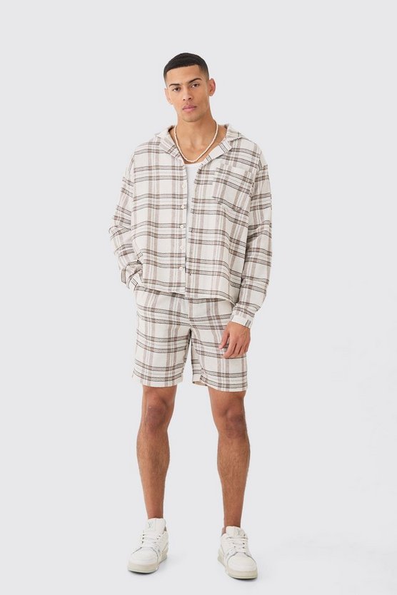 Langärmliges kastiges strukturiertes Hemd und Shorts