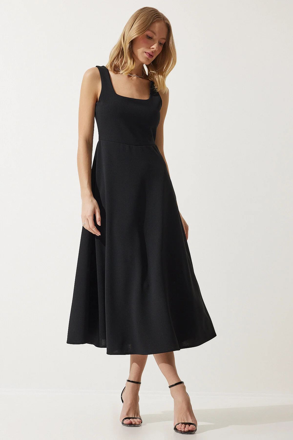 Happiness İstanbul  Schwarzes A-Linien-Kleid mit quadratischem Kragen für Damen DK00169