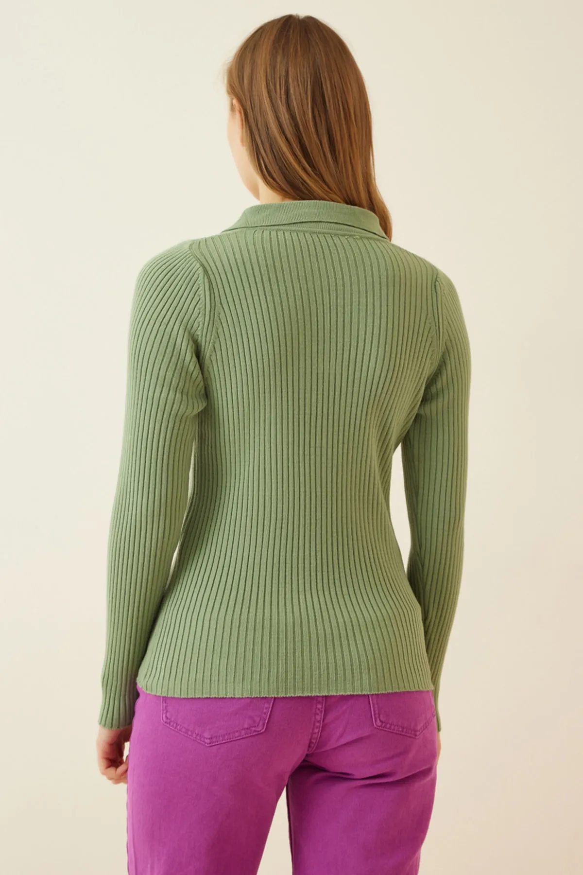 Happiness İstanbul  Grüner gerippter Kurz-Strickpullover mit Polokragen für Damen VA00028