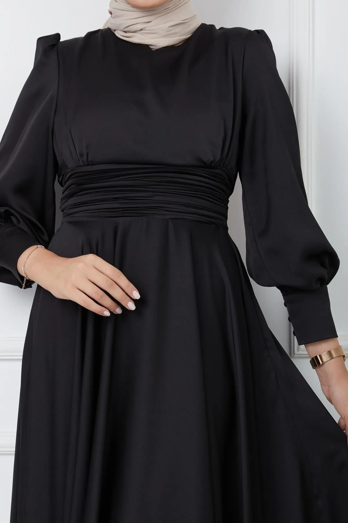 Olcay  Abendkleid mit Taillenfalten und Gürtel, Schwarz 1595