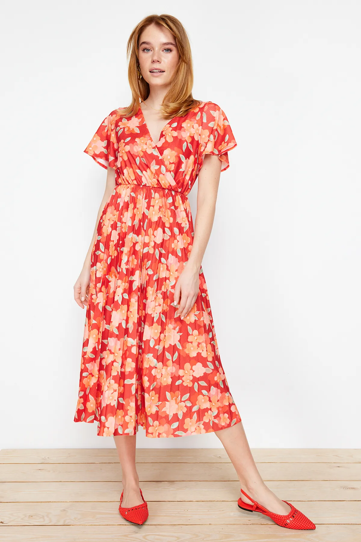 Trendyol Collection  Burgunderrotes Skater-/Gürtelöffnungs-Midikleid aus geripptem, dehnbarem Strick mit zweireihigen Taschentuchärmeln TWOSS24EL00482