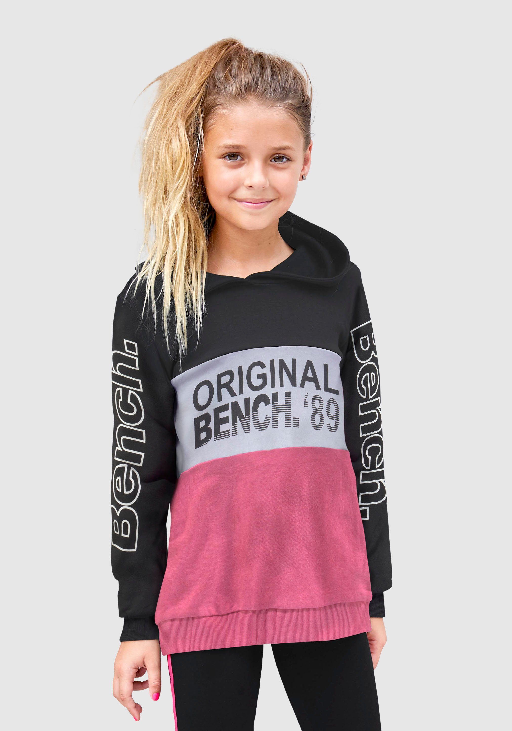 Bench. Kapuzensweatshirt mit Logoprints