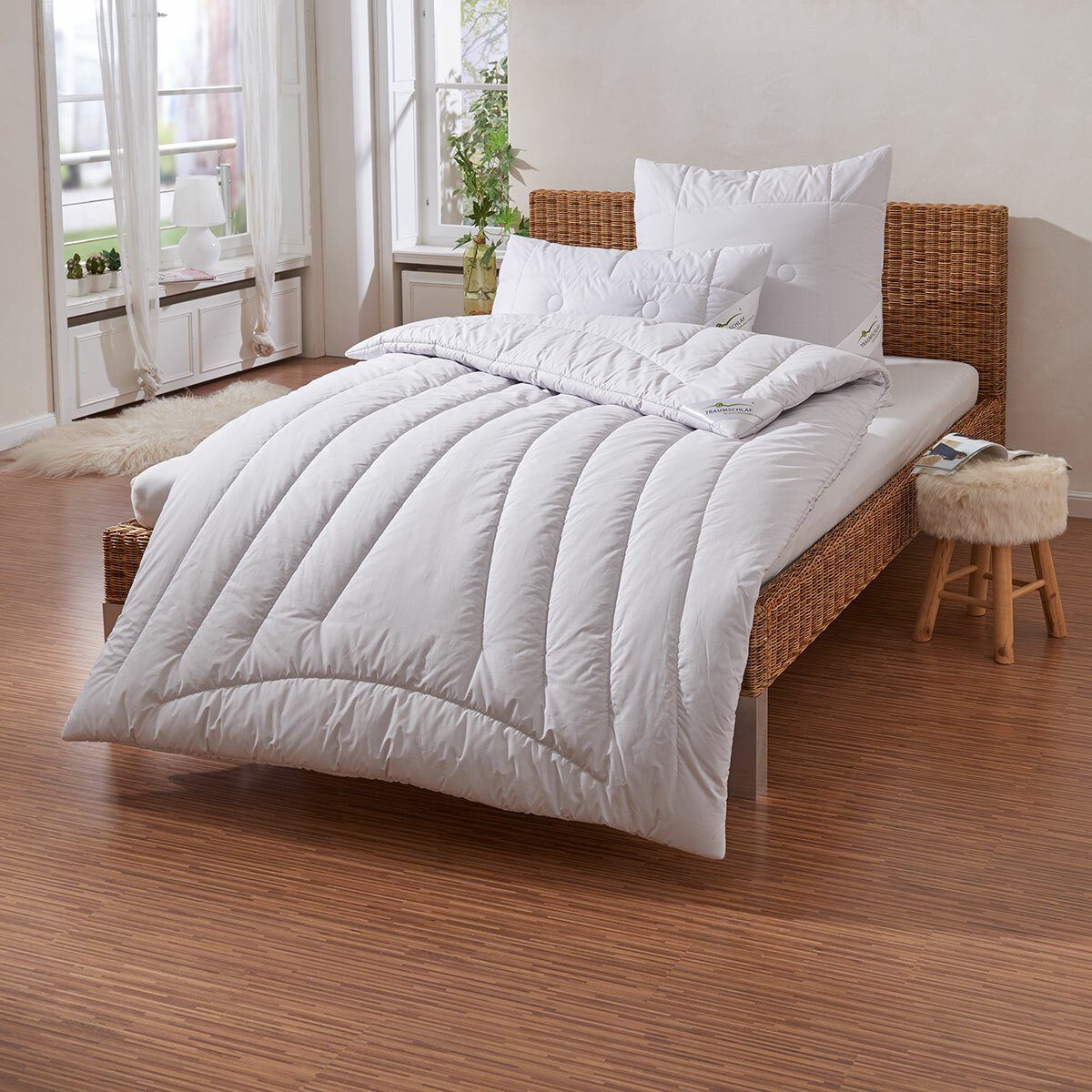 Naturhaarbettdecke, Kamelhaar, TRAUMSCHLAF, Füllung: 100% Kamelhaar, Bezug: 100% Baumwolle, waschbar, made in Germany