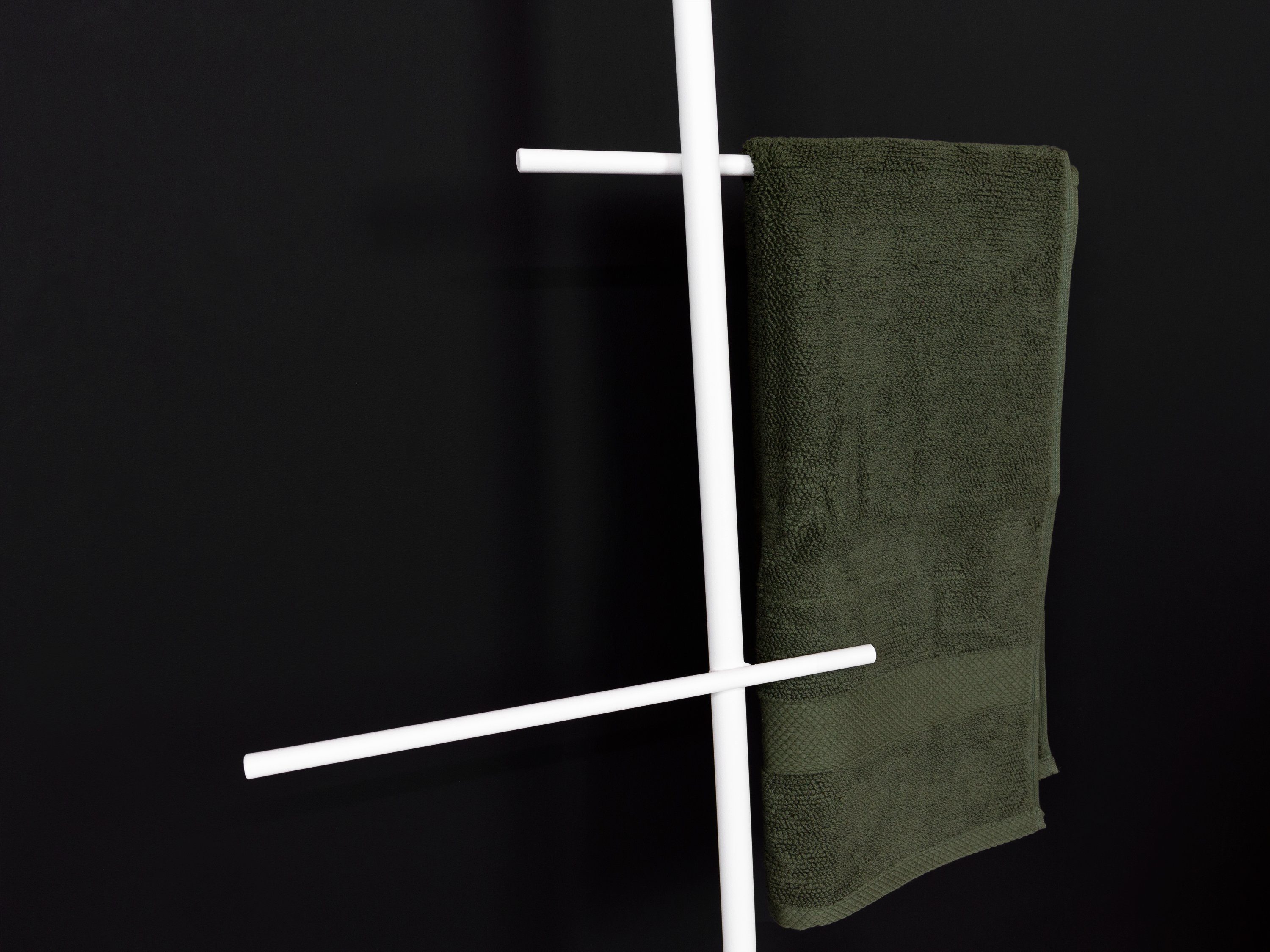 kommod Leiterregal SWENDRA, Kleiderleiter, Handtuchleiter – 180 x 60 x 12 cm – Metall weiß