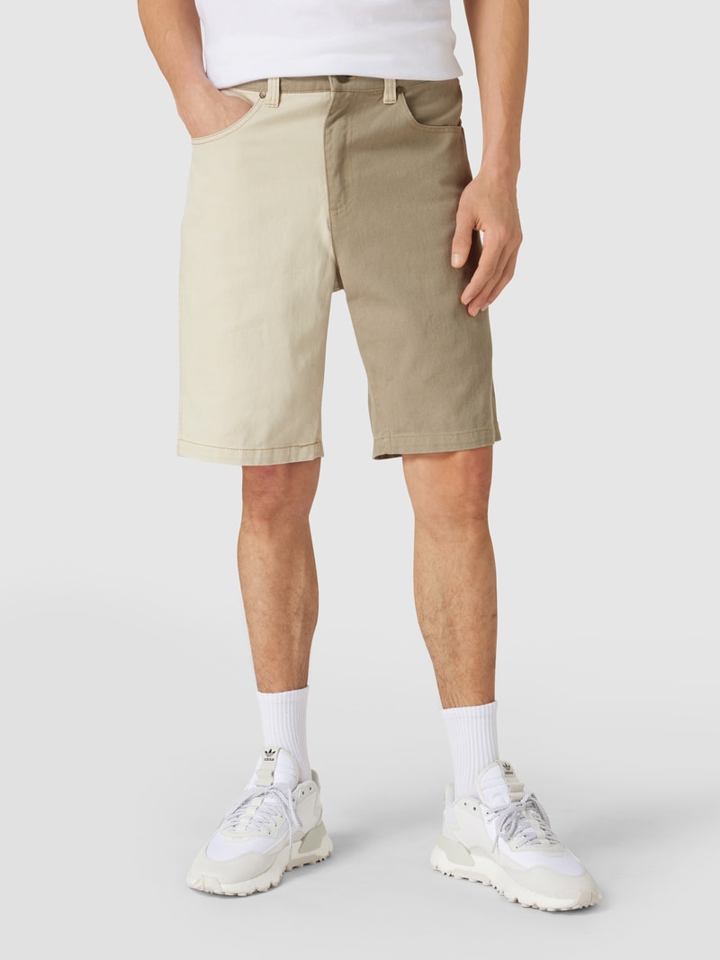 Bermudas mit Brand-Stitching in olivgrün
