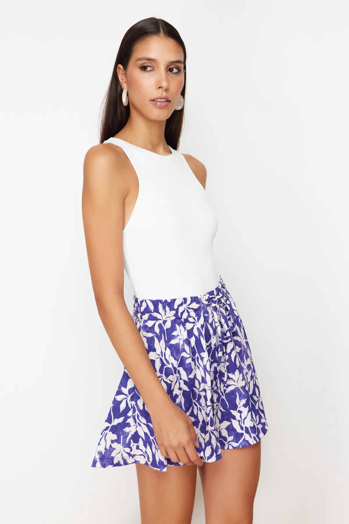 Trendyol Collection  Lila gemusterte Relaxed Fit Shorts mit normaler Taille und Wickel-/Strukturstrickmuster TWOSS22SR0212