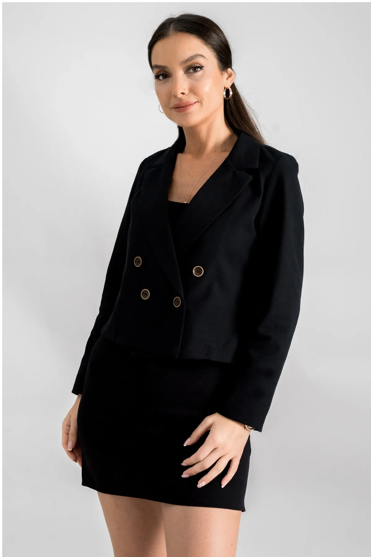 armonika  Schwarze kurze Damenjacke aus Gabardine mit zweireihigem Kragen ARM-24Y001010