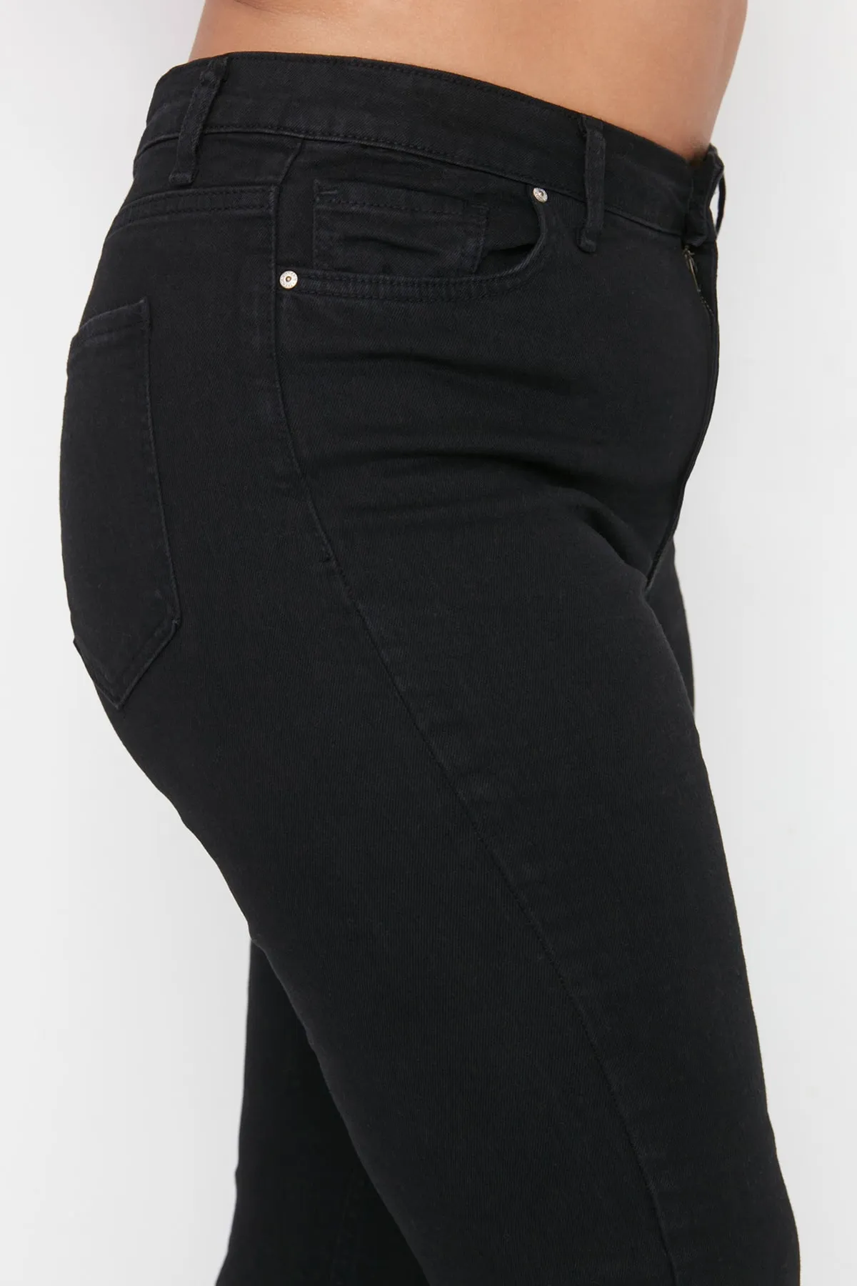 Trendyol Curve  Schwarze Schlagjeans mit hoher Taille TBBAW23JE00001