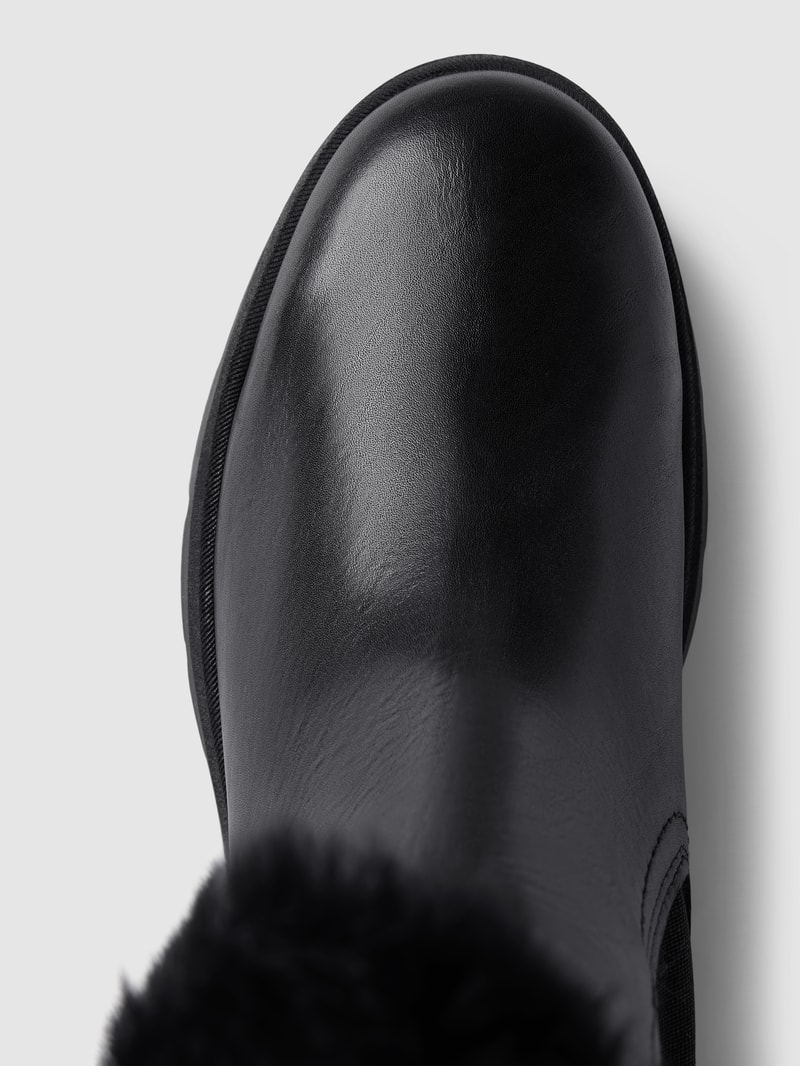 Chelsea Boots aus Leder mit Kunstfellbesatz in schwarz