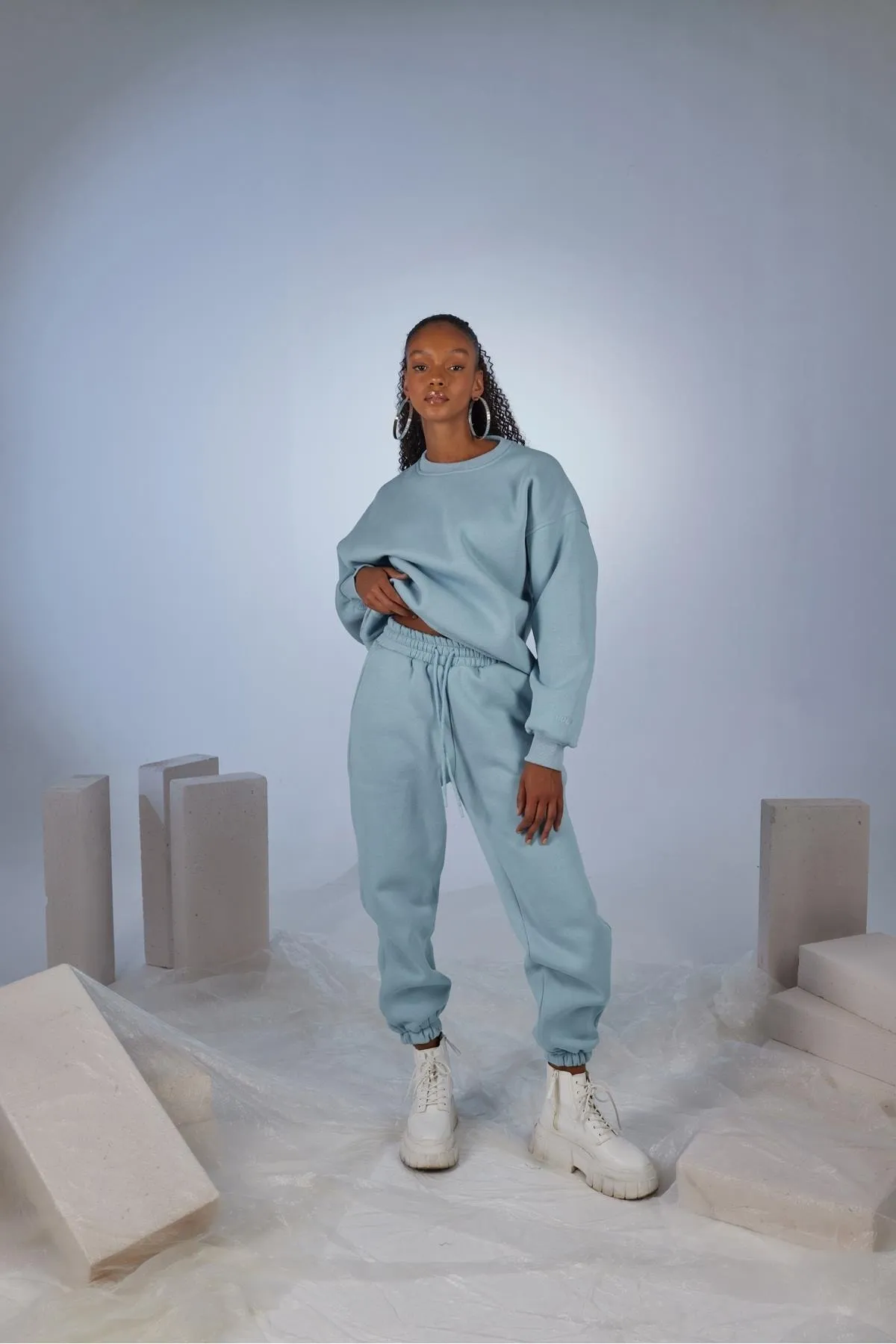 HOLLY LOLLY  Blaue, flauschige Damen-Jogginghose mit elastischem Bund und Bündchen