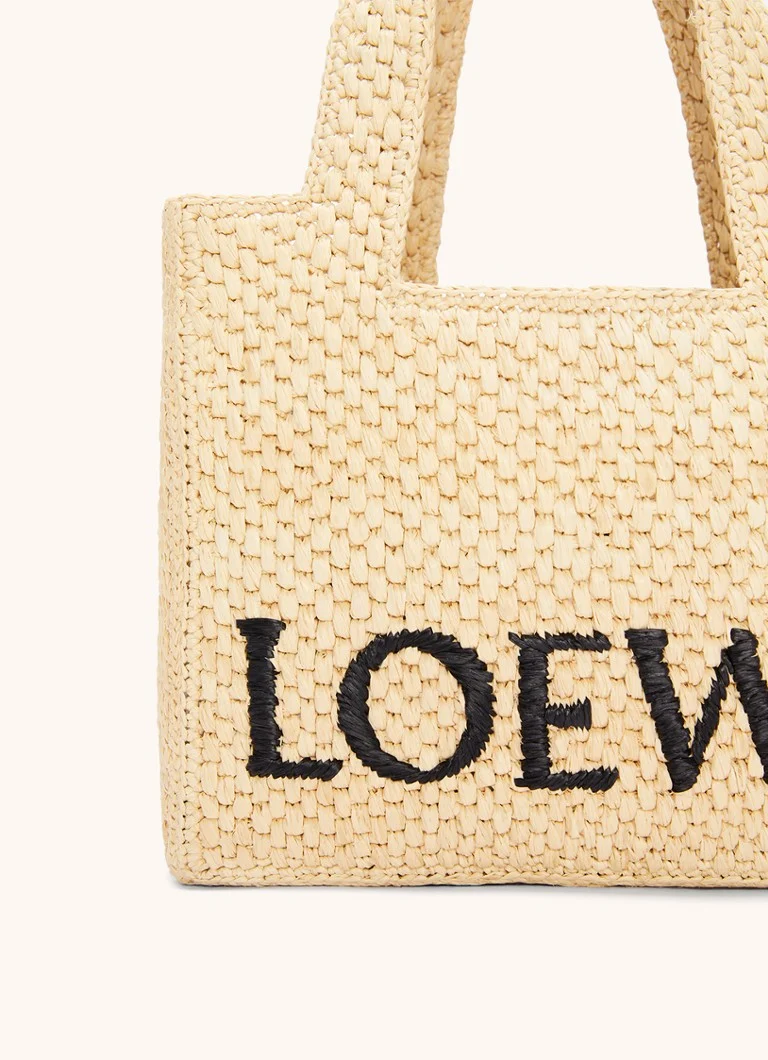 LOEWE Font Pieni raffiasta valmistettu ostoslaukku