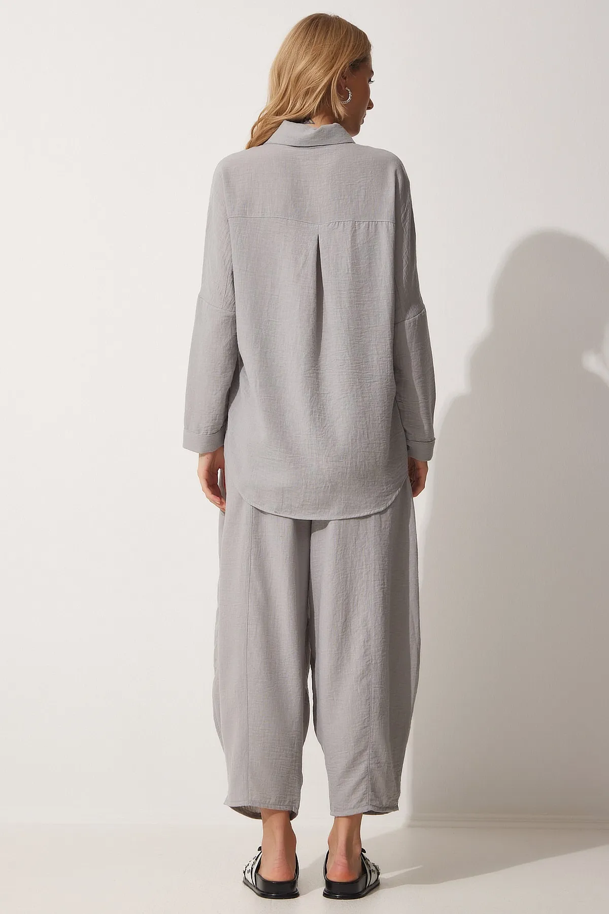 Happiness İstanbul  Graues Leinenhemd-Shalwar-Hosen-Set für Damen DZ00080