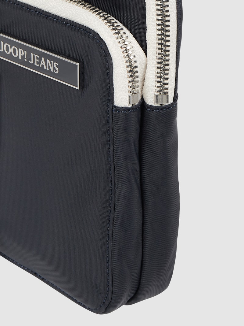 Handytasche mit Metall-Logo Modell 'Maria' in marineblau