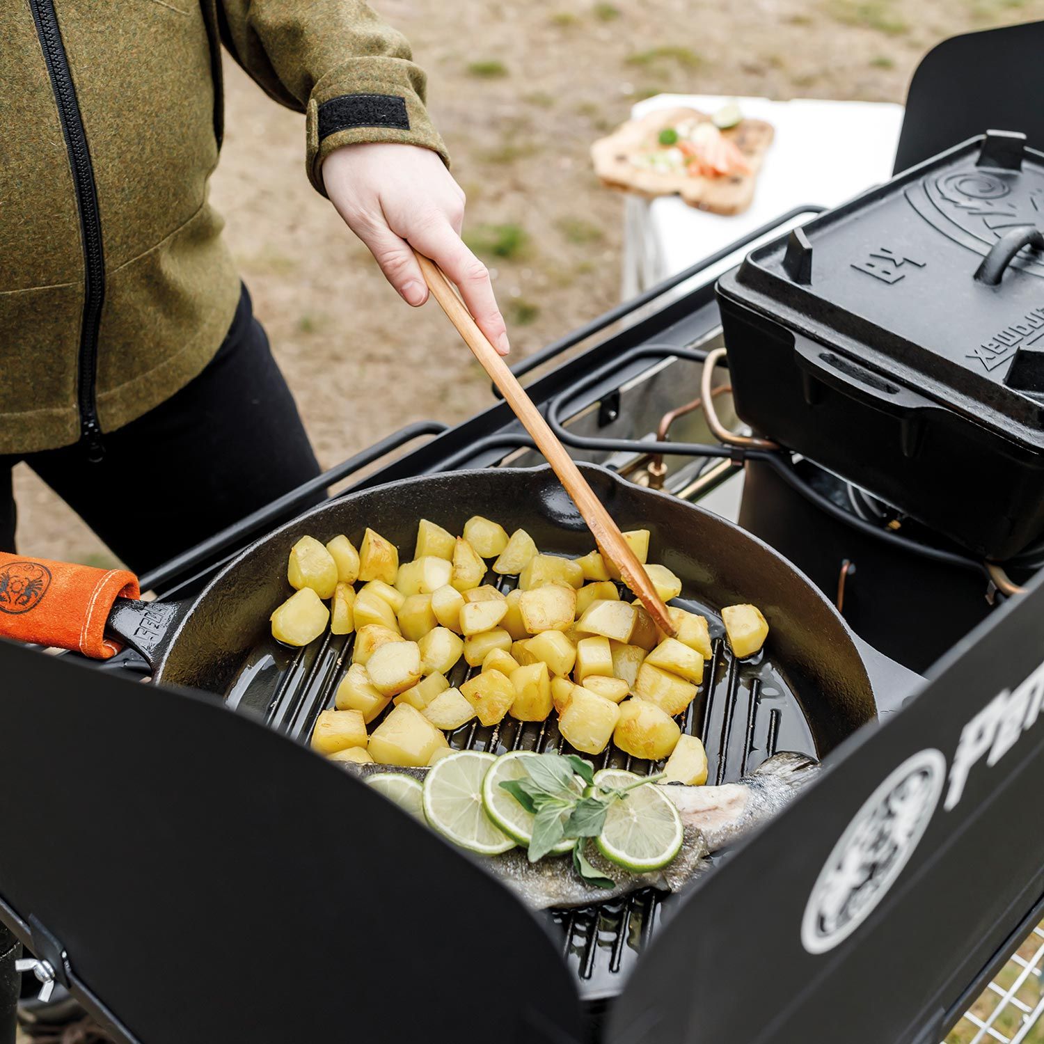 Grill-Feuerpfanne mit Stiel