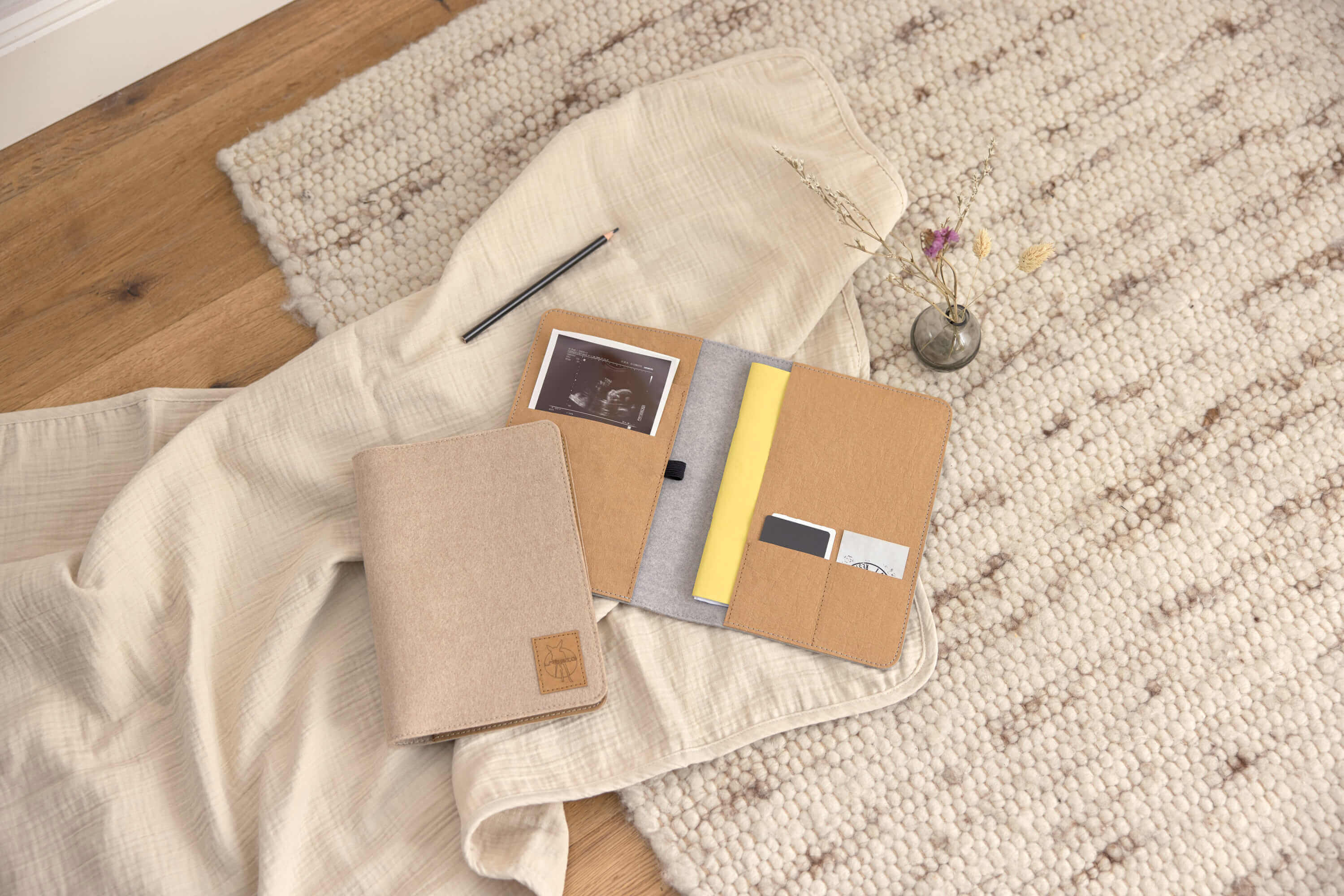 Mutterpasshülle - Dokumentenmappe Herz im Glück Limited Edition, Felt Sand
