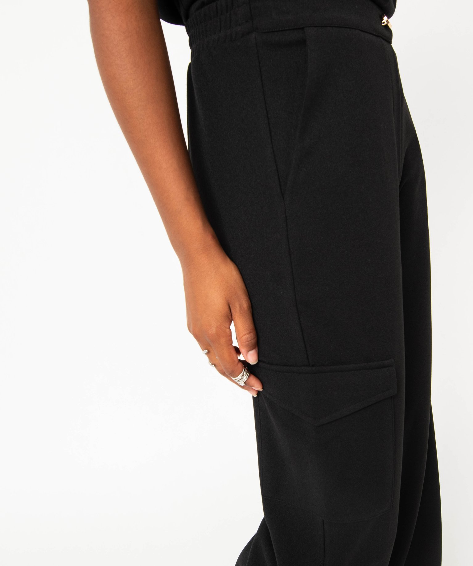 Pantalon cargo large en maille fluide femme noir | GEMO