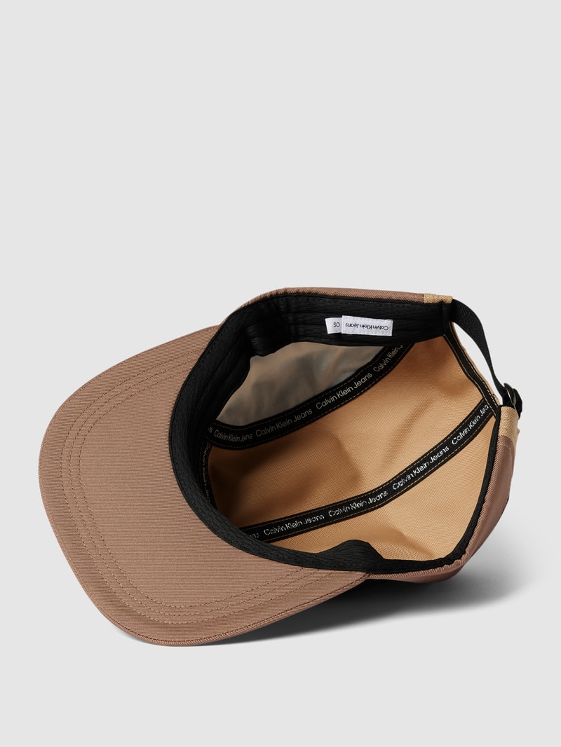 Cap im Colour-Blocking-Design in sand