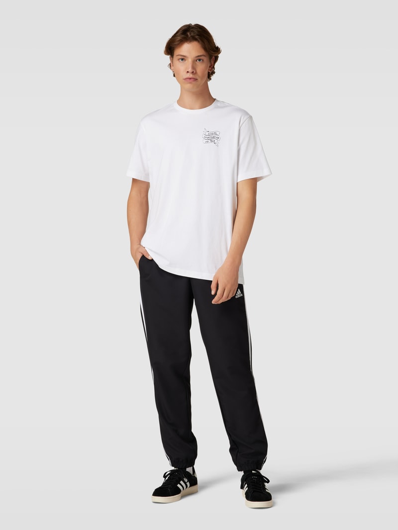 T-Shirt mit Rundhalsausschnitt und Label-Print in weiß