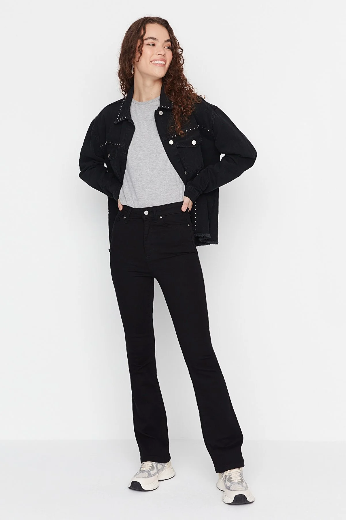 Trendyol Collection  Schwarze, lichtechte High Waist Flare Jeans TWOAW23JE00250
