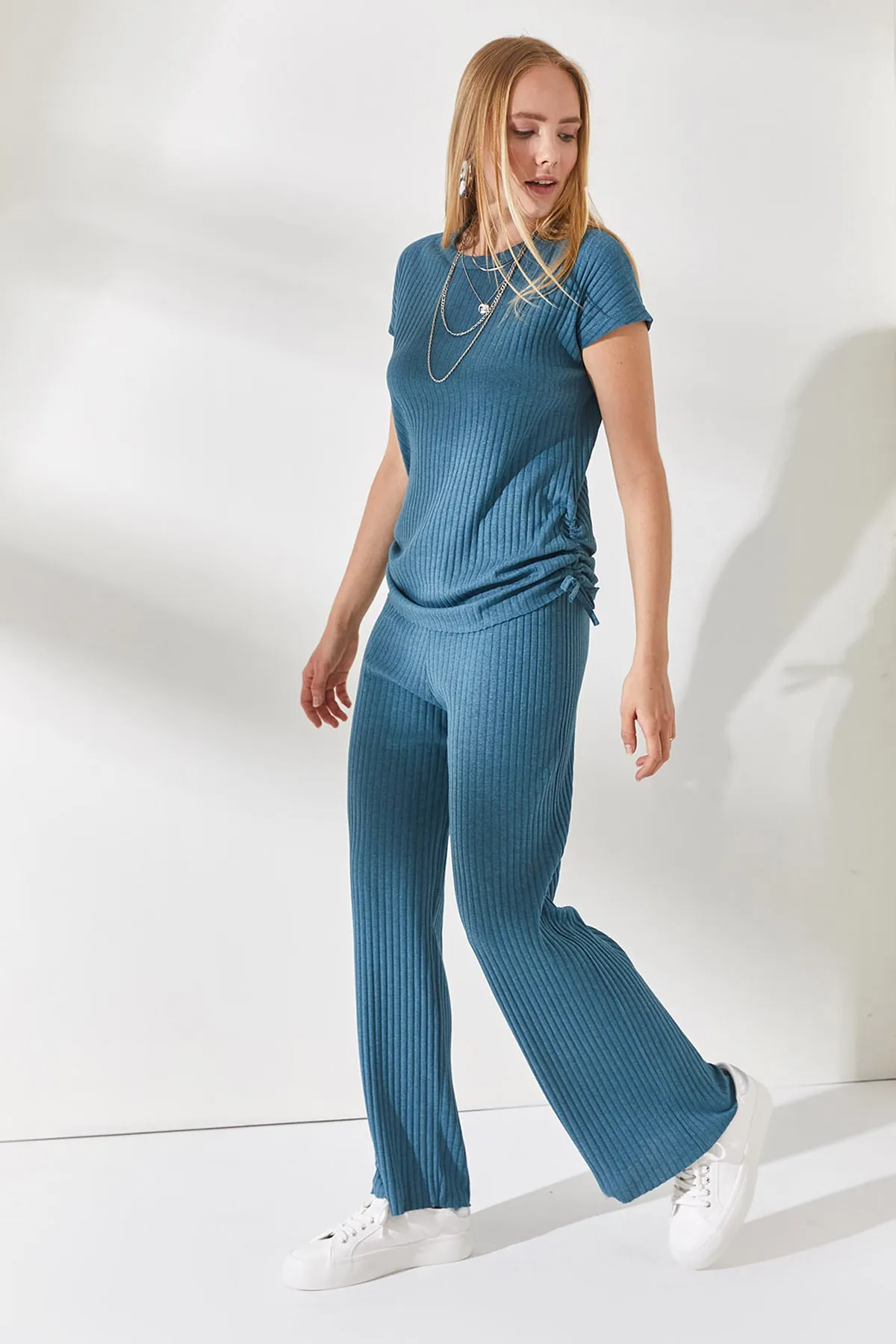 Olalook  Damen Petrolblaues Set mit seitlich geraffter Bluse und Palazzo-Hose TKM-19000196