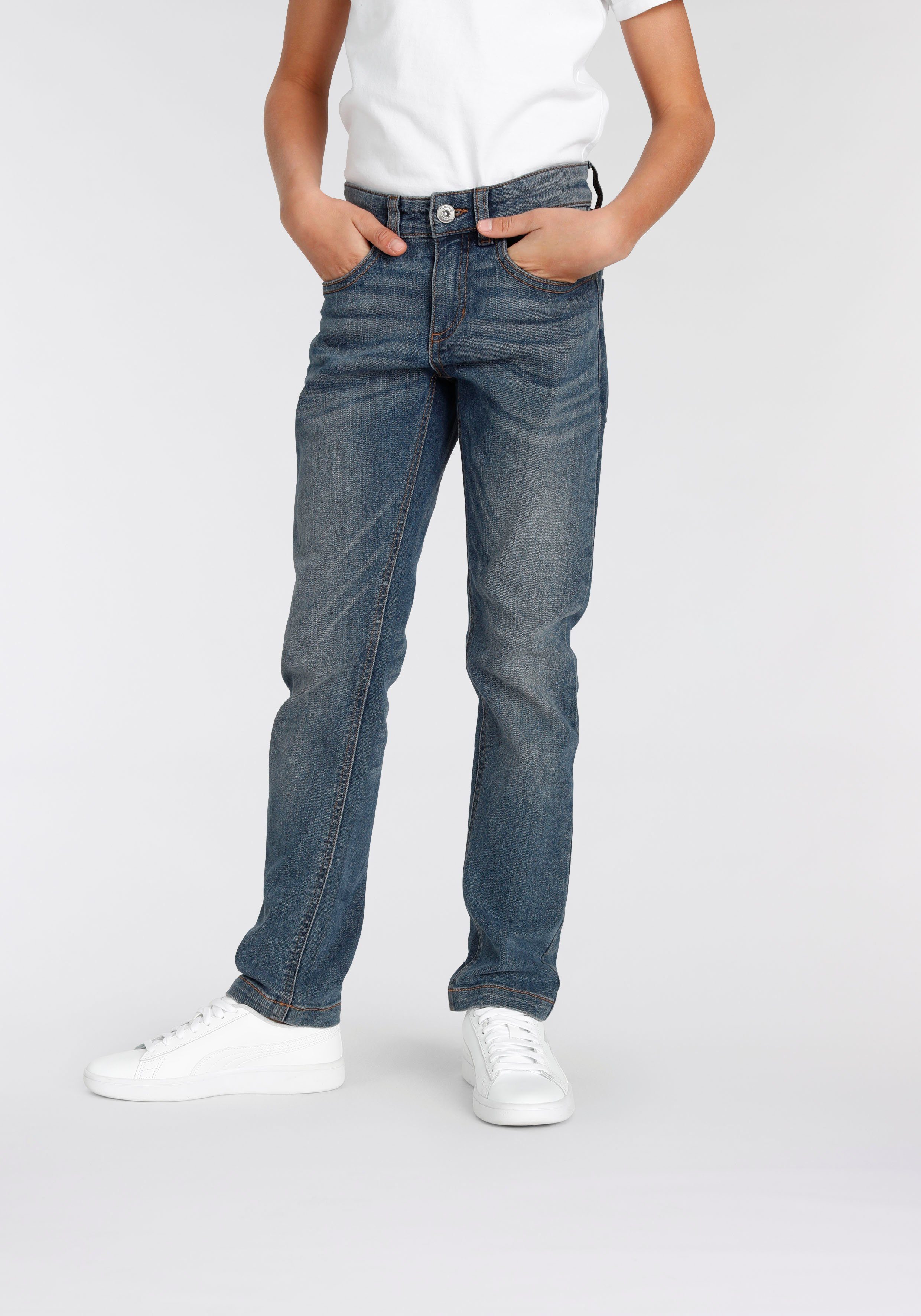 Bench. Stretch-Jeans regular fit mit schmalem Bein