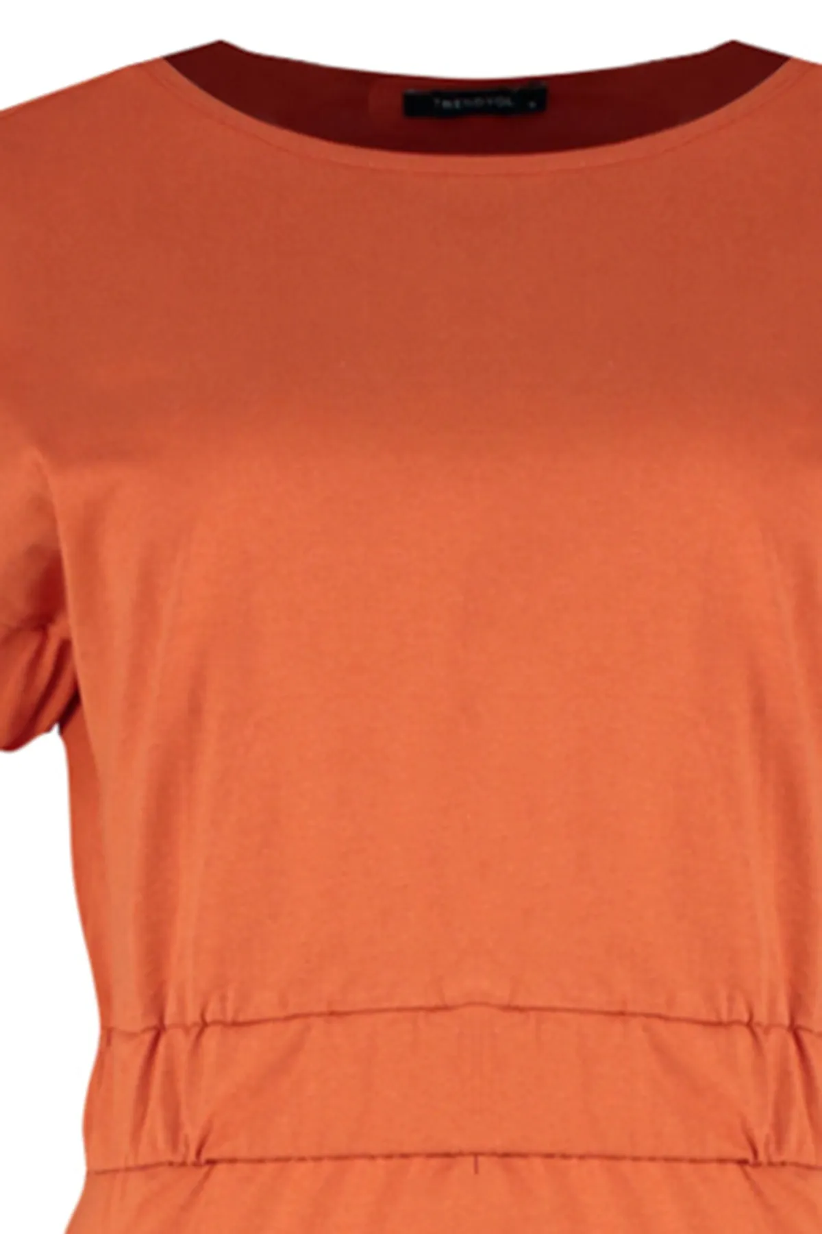 Trendyol Collection  Set aus gefliestem Baumwollbund, elastischem, detailliertem T-Shirt, gestrickter Hose und Oberteil THMSS23AU00022