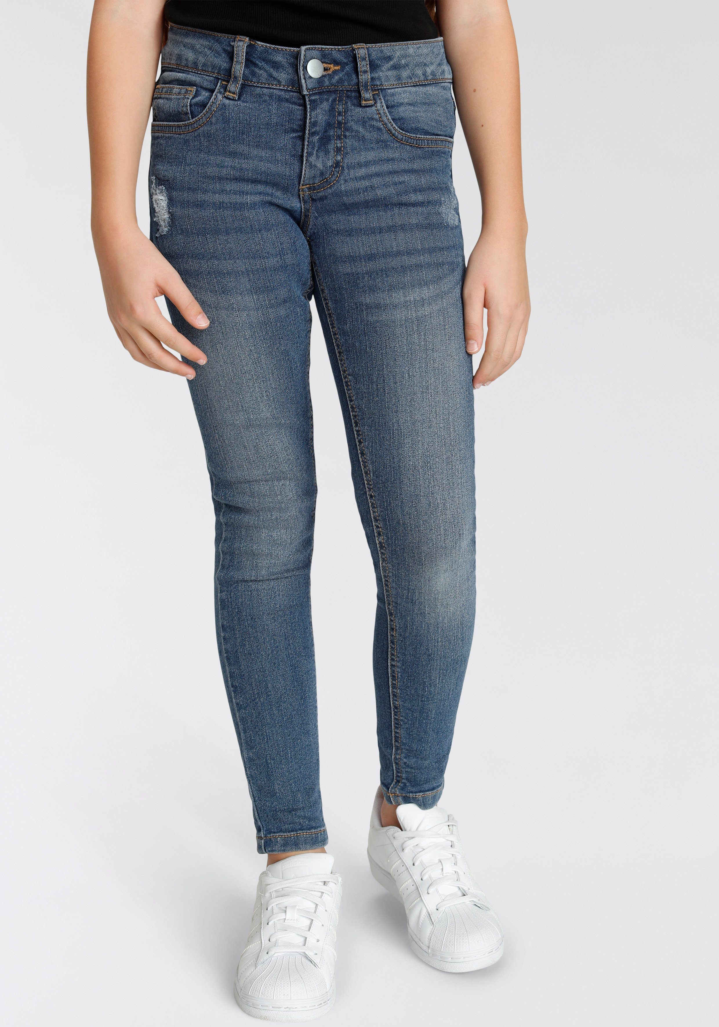 Bench. Stretch-Jeans mit dezenten Abriebeffekten in Super Skinny