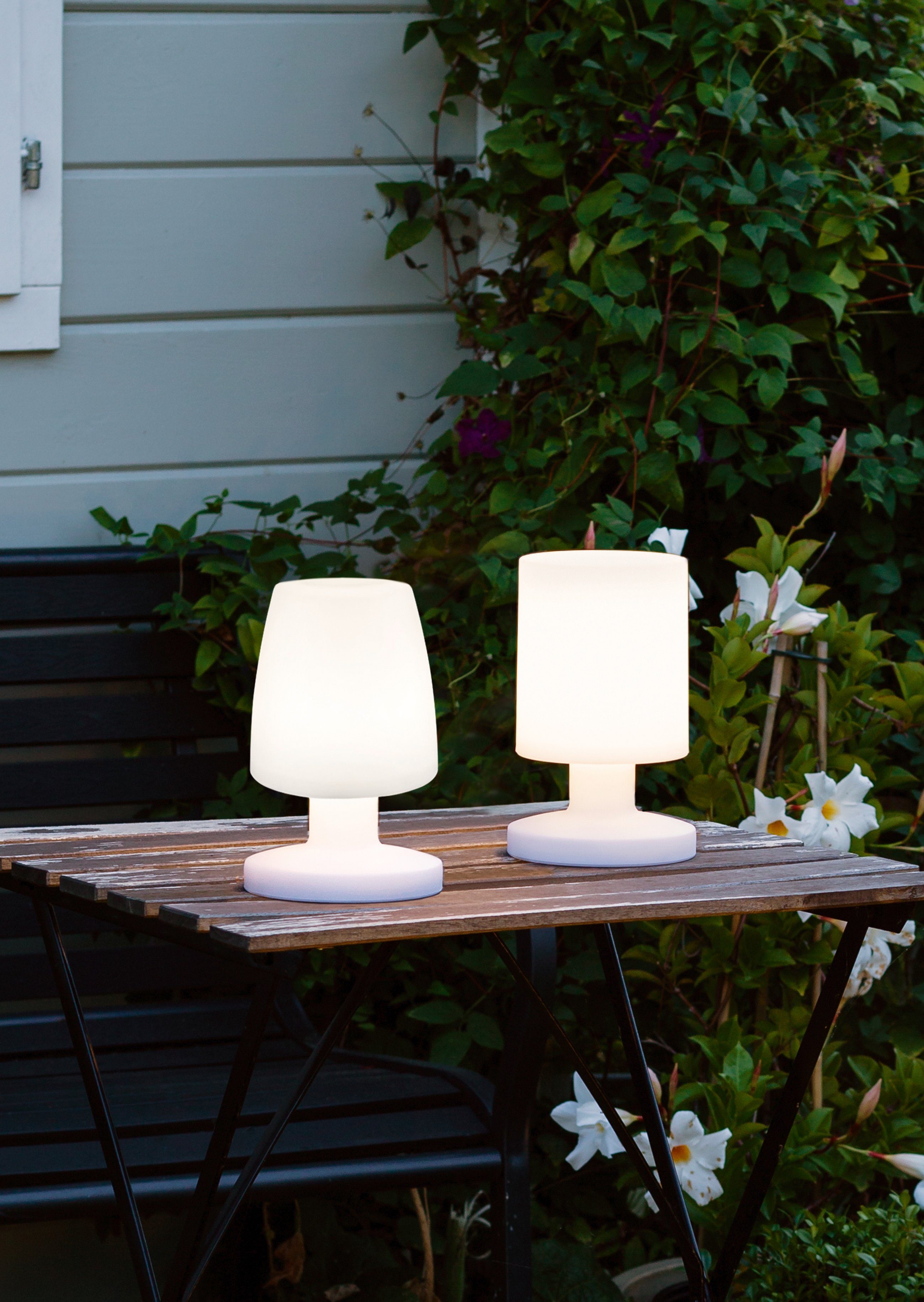 TRIO Leuchten LED Außen-Tischleuchte Dora, USB-Anschluss mit Ladefunktion, LED fest integriert, Warmweiß, LED Aussen-Tischlampe mit Akku, IP44, inkl. USB-Ladekabel