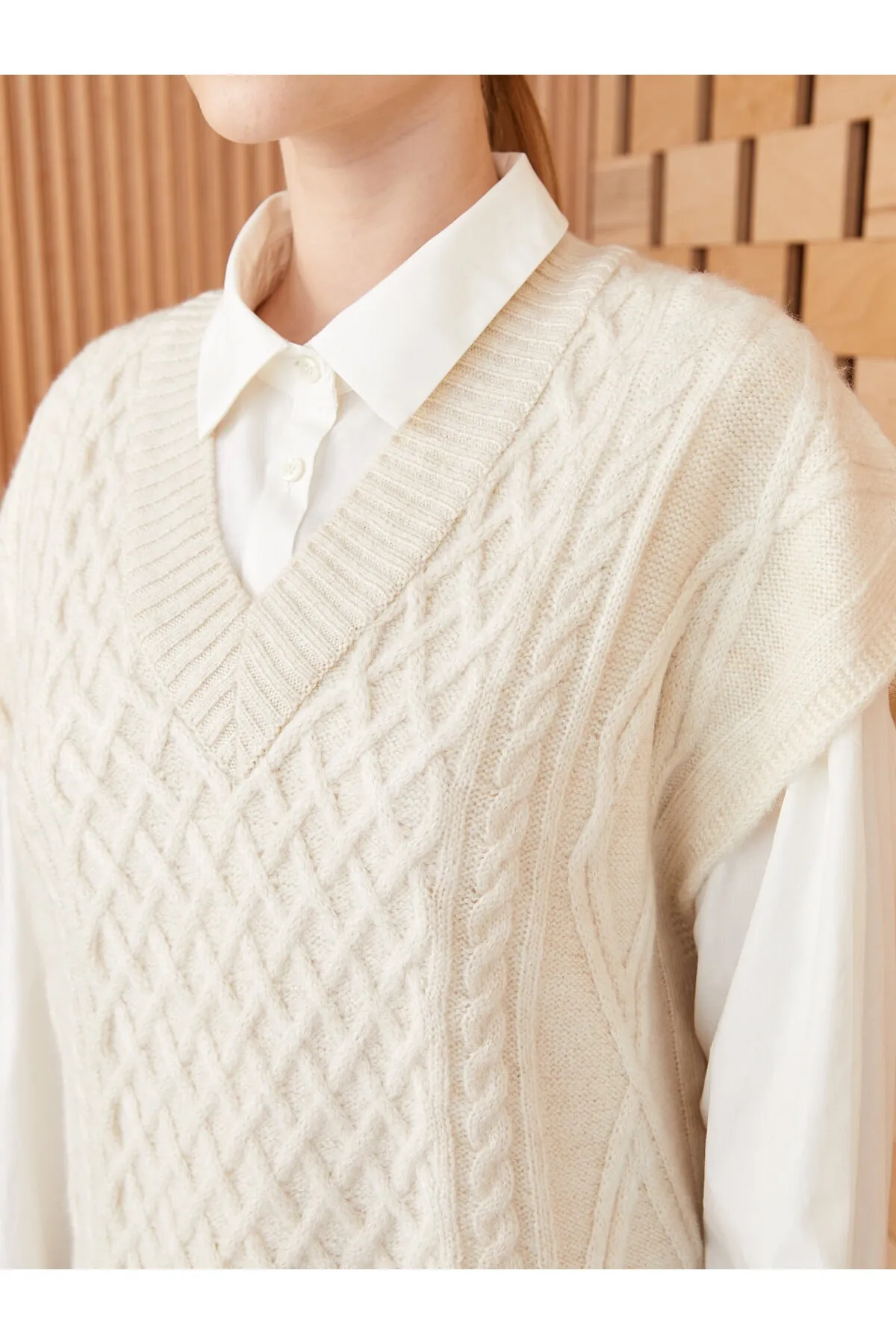 LC Waikiki  Selbstgemusterter Oversize-Strickpullover für Damen mit V-Ausschnitt