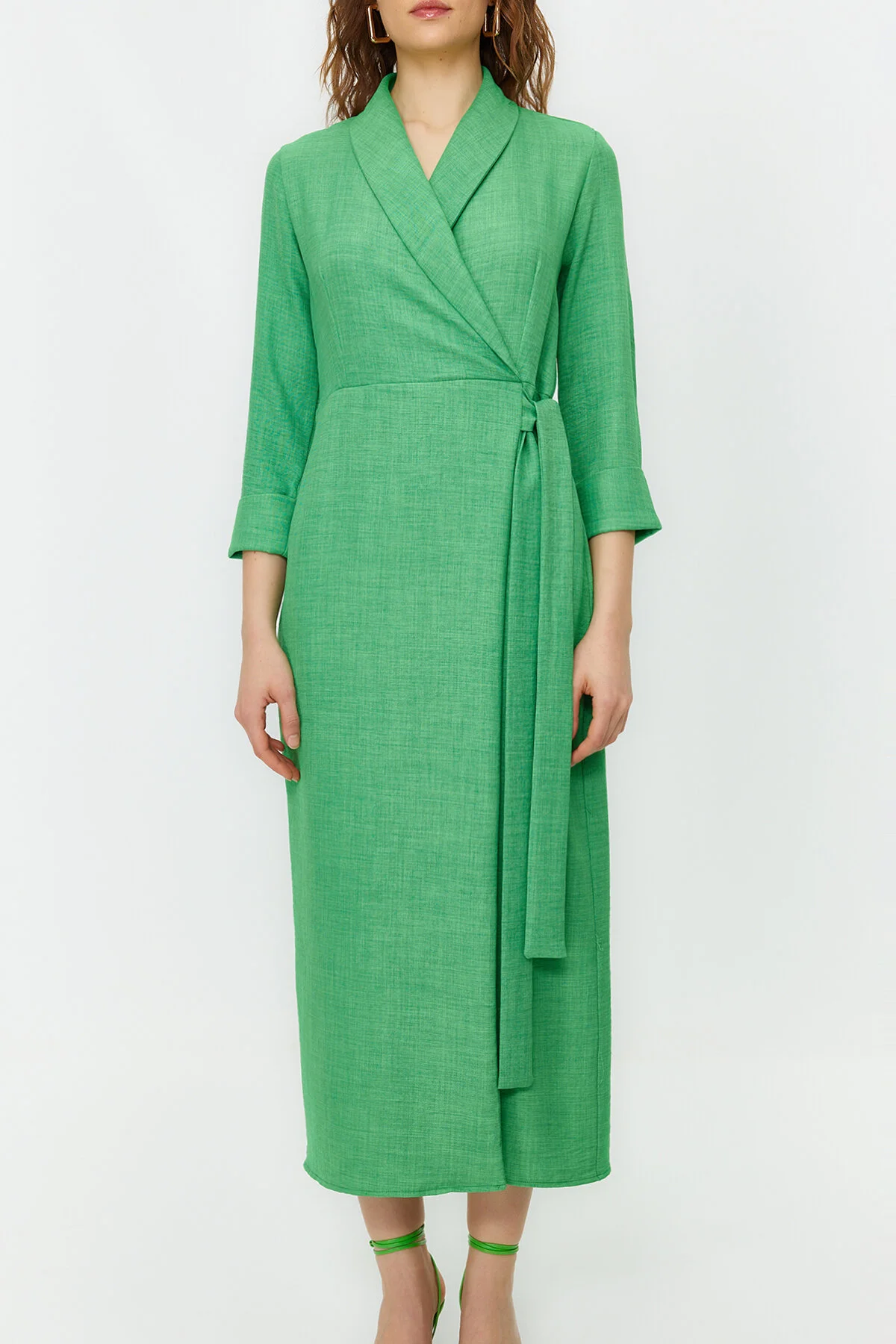 Trendyol Modest  Khakifarbenes, zweireihiges Webkleid in Leinenoptik TCTSS24EB00021
