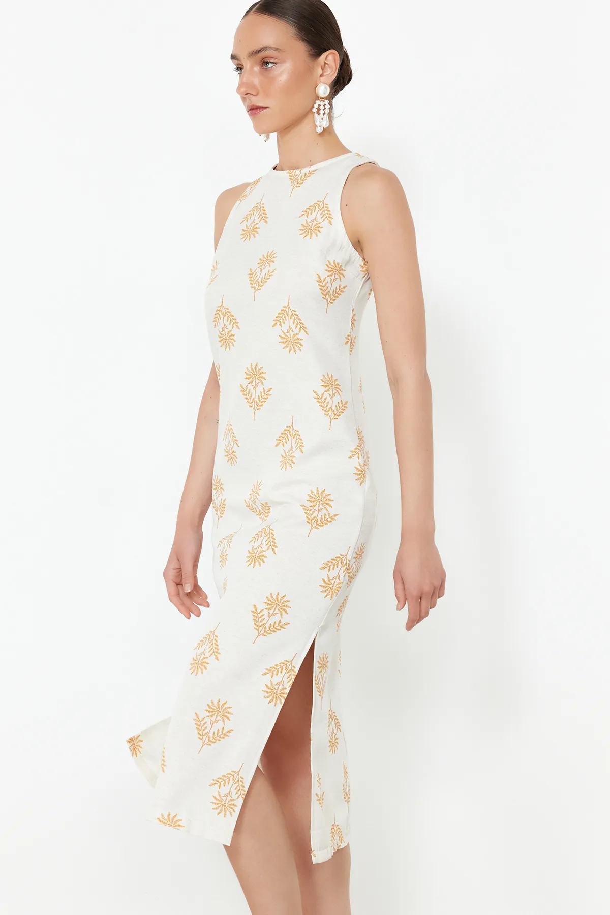 Trendyol Collection  Ecrufarbenes, gerade geschnittenes Midi-Gewebekleid mit ethnischem Muster TWOSS24EL00935
