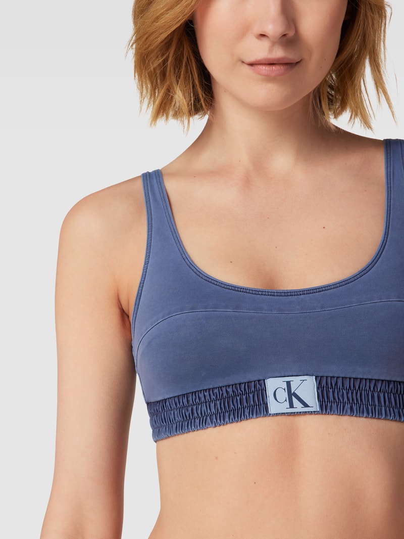 Bikini-Oberteil mit Label-Patch in hellblau