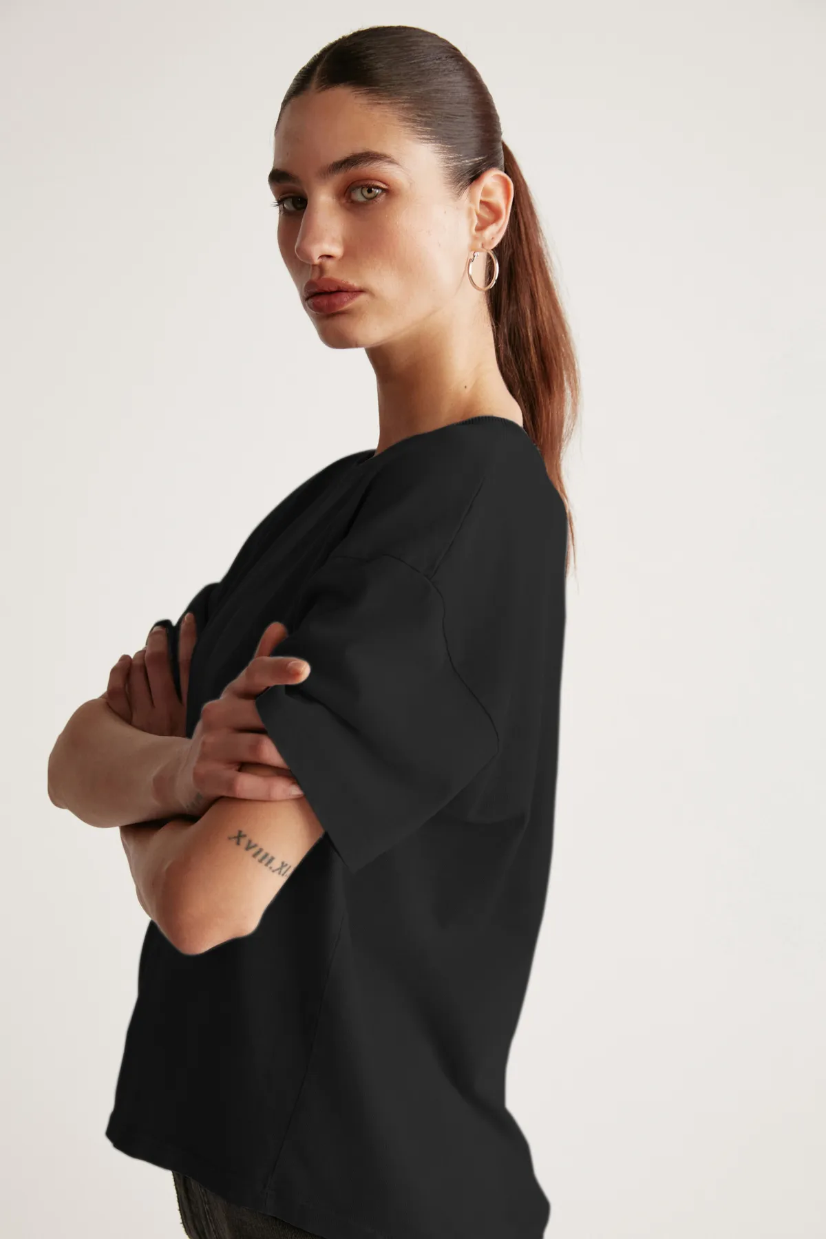 GRIMELANGE  Jemmy Damen-T-Shirt mit entspannter Passform und Rundhalsausschnitt aus 100 % Baumwolle in Schwarz
