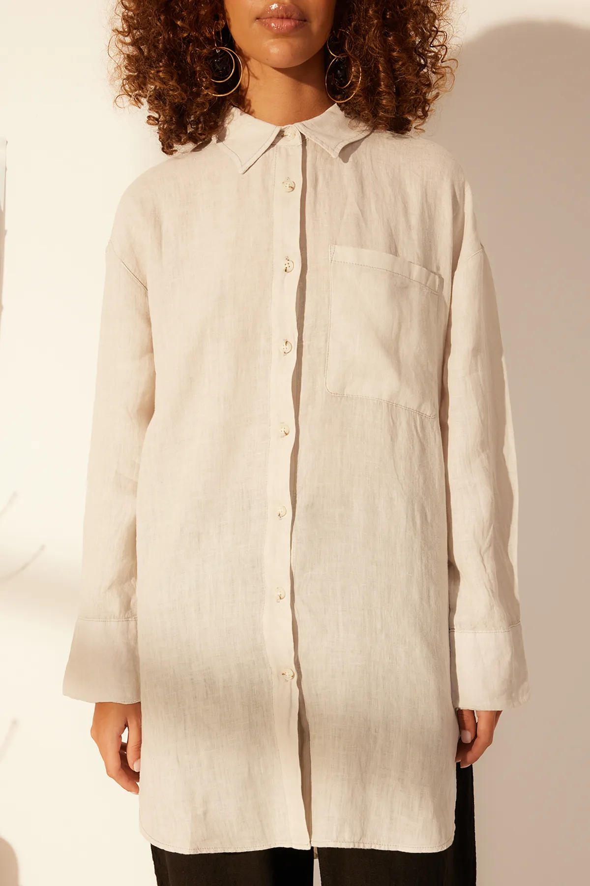 Trendyol Collection  Graues Oversize-Hemd aus 100 % Leinen TWOSS24GO00118